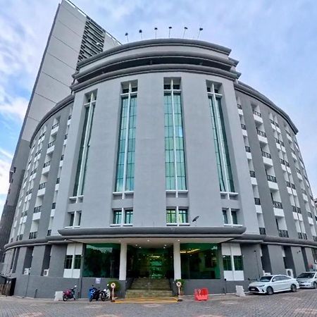 ホテル スタリオンズ スイーツ ペナン Jelutong エクステリア 写真